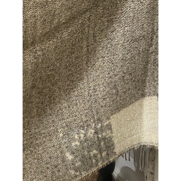 Adrienne Vittadini Reversible Herringbone fringe Shawl/Poncho One size - Picture 7 of 11